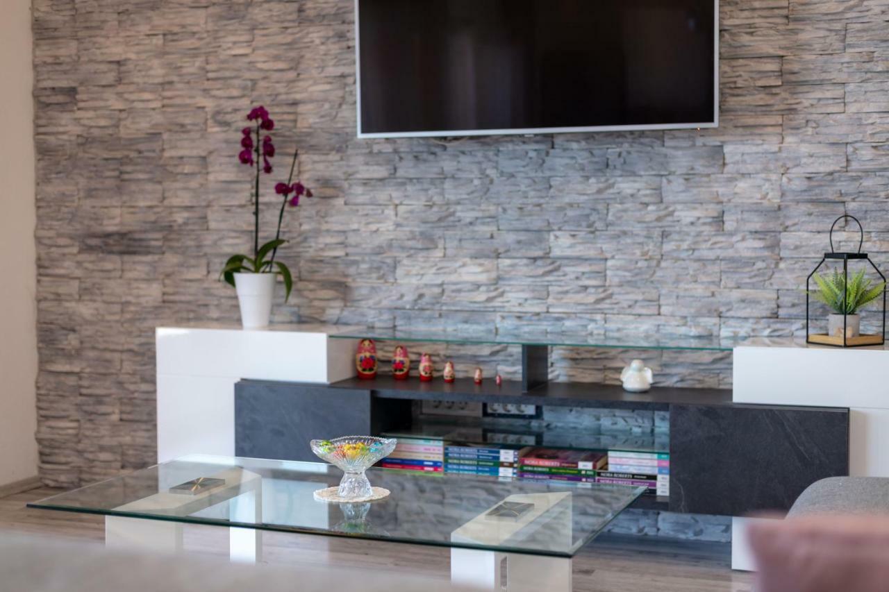 Luxury Apartment Nora ポドストラナ エクステリア 写真