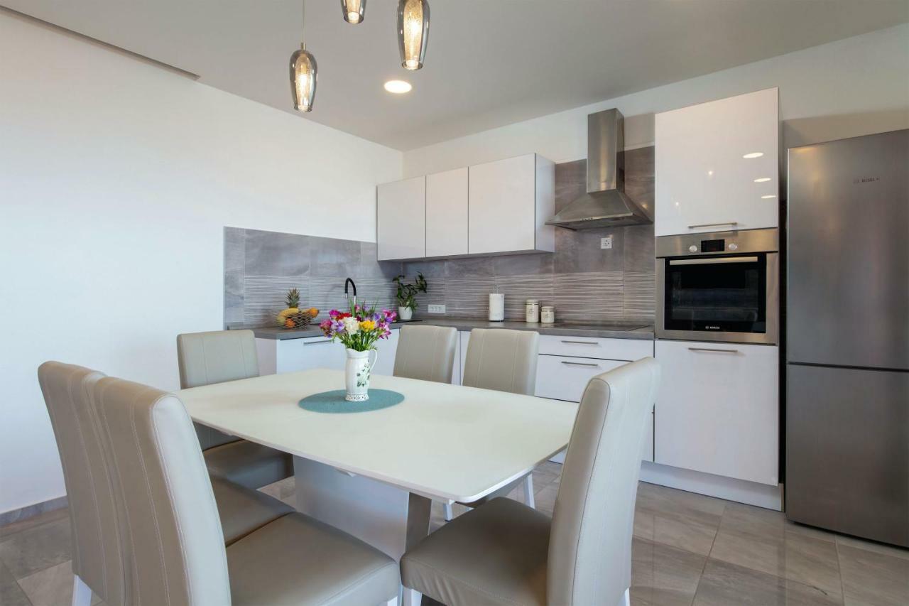 Luxury Apartment Nora ポドストラナ エクステリア 写真