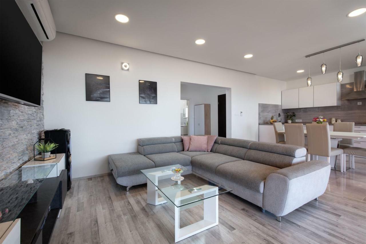 Luxury Apartment Nora ポドストラナ エクステリア 写真